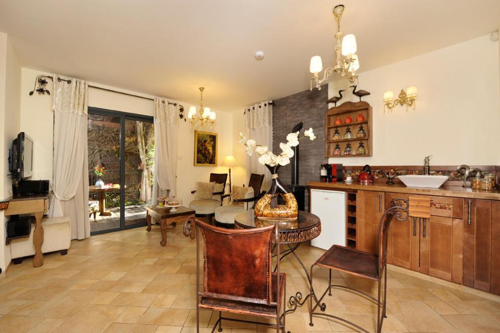 Nichochot Provence Villa Had Nes Rum bild